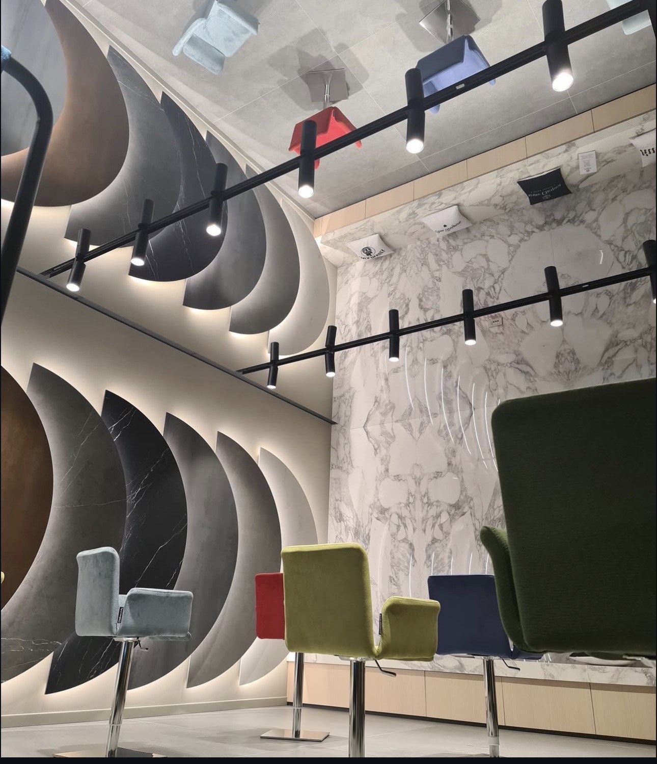 ผลงานฝ้ากระจกไร้น้ำหนัก